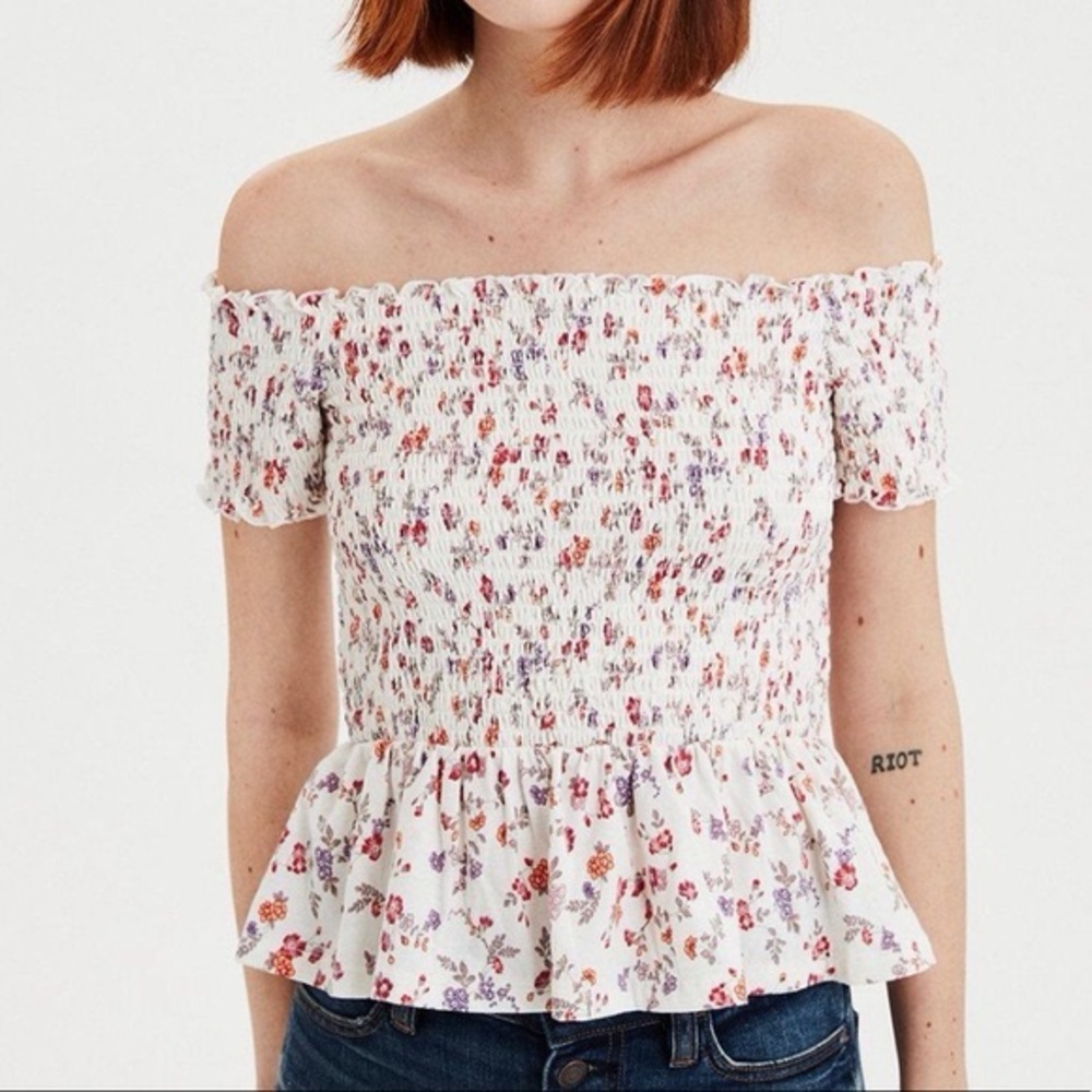 AE American Eagle Off-The-Shoulder
Smocked Peplum Floral Tee